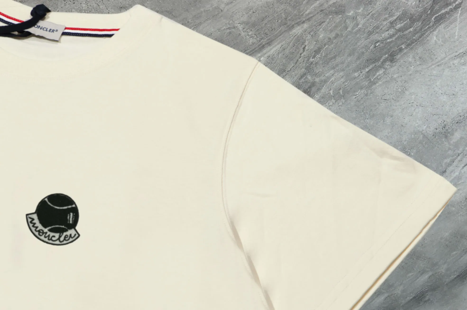 《 》 《Moncler~ 》2025New Arrival Quality T , Versatile Quality ！ ‼ 32 250G ‼ ， ， ， ， T 🤪 Sizes：S-M-L-XL-2XL ：Black，White， Same Style